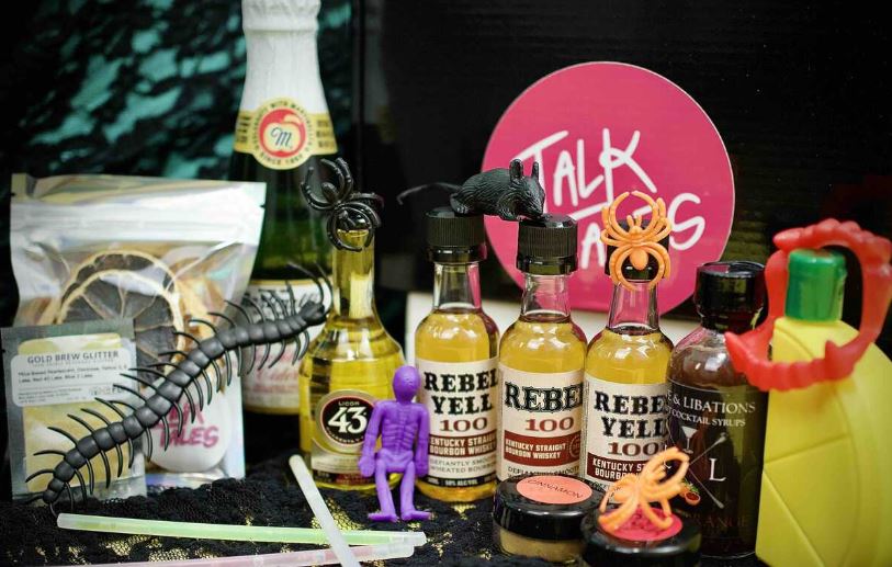 Halloween Themed Wine or Cocktail Kit